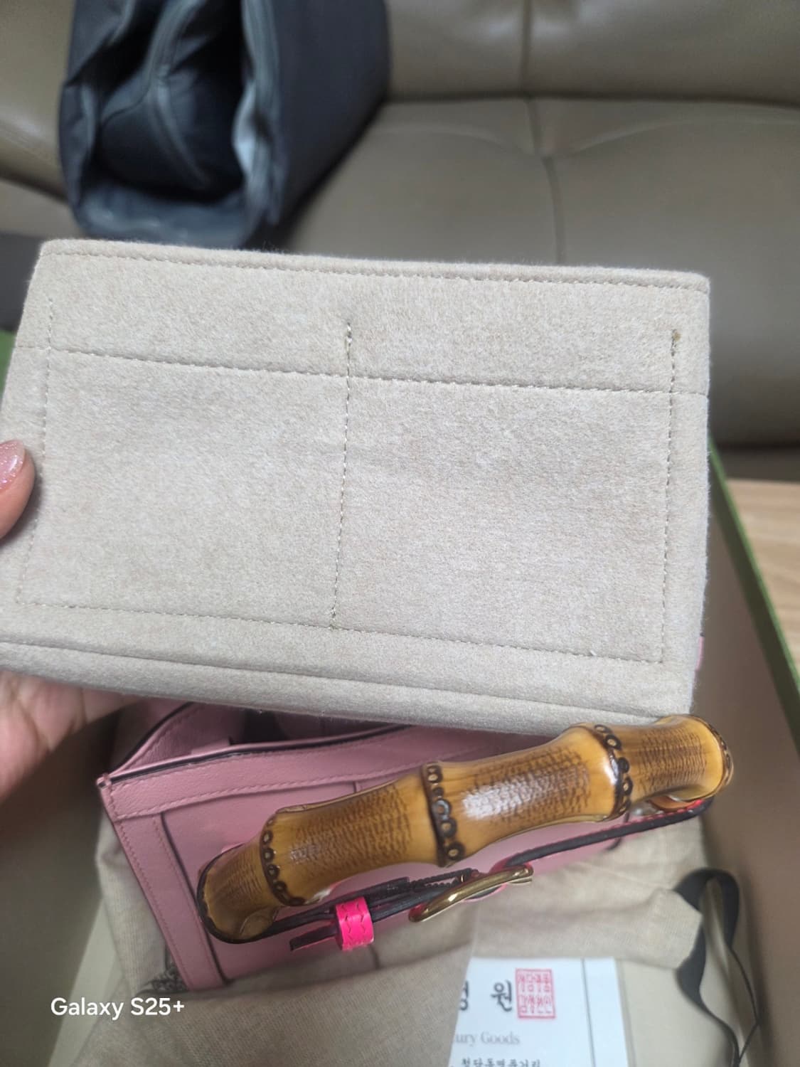 구찌 다이애나 미듐 탑핸들 뱀부 새상품 핑크 상품이미지9