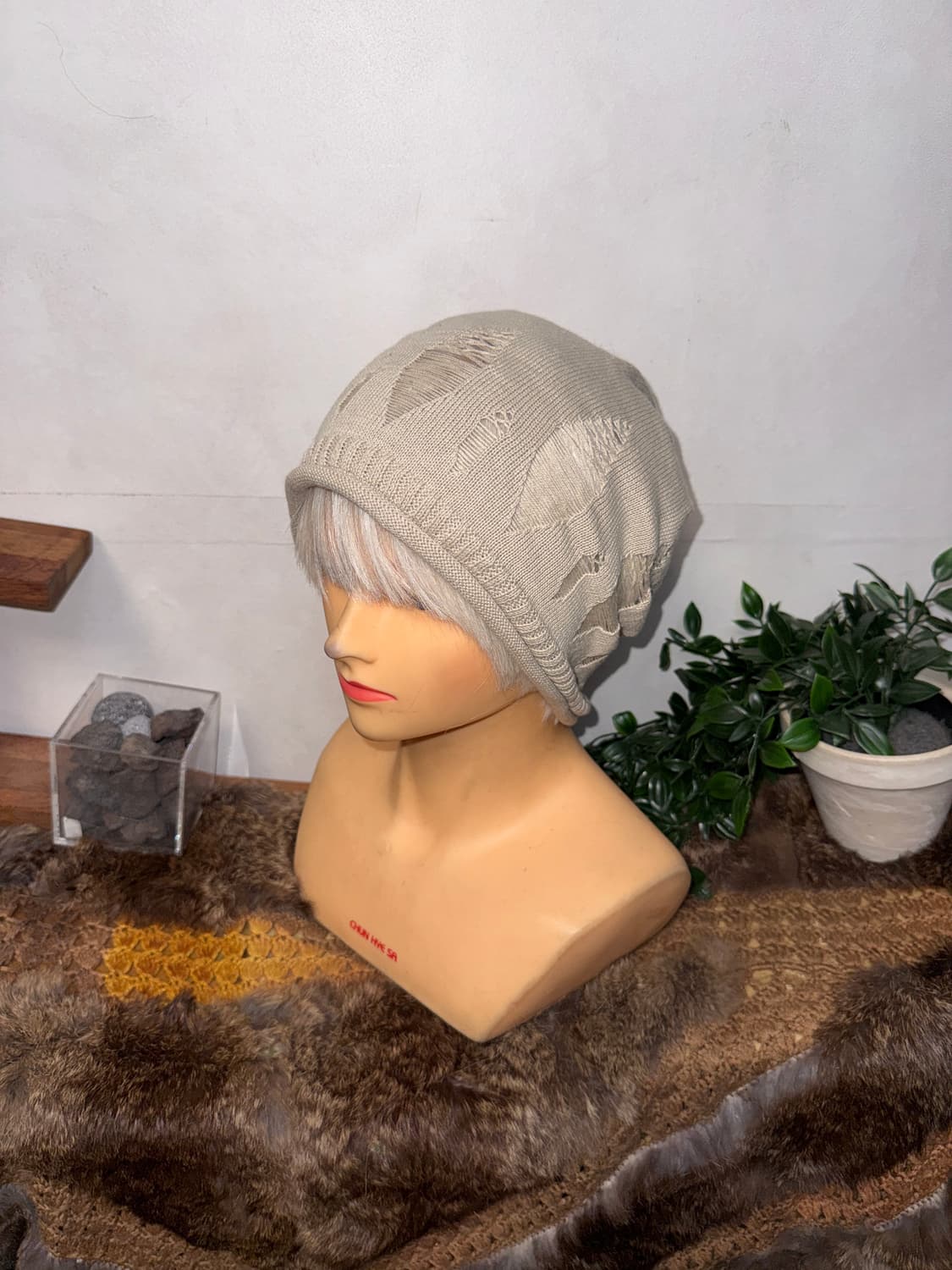 Ivory grunge damage loose knit beanie  상품이미지1