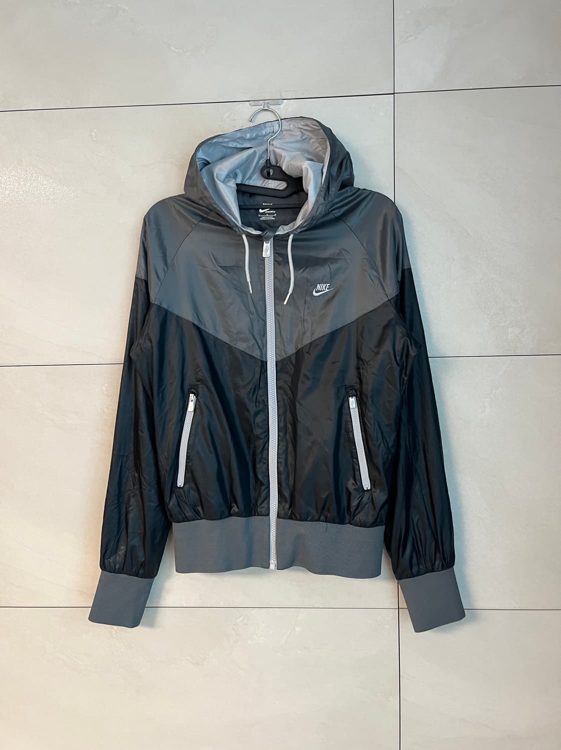 나이키 윈드러너 우먼 바람막이 블랙/그레이 [M]  상품이미지3