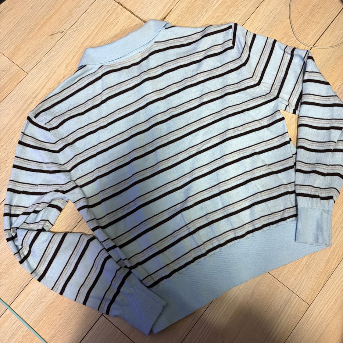 로엠 단가라 스프라이프 카라 스웨터 티 상품이미지10