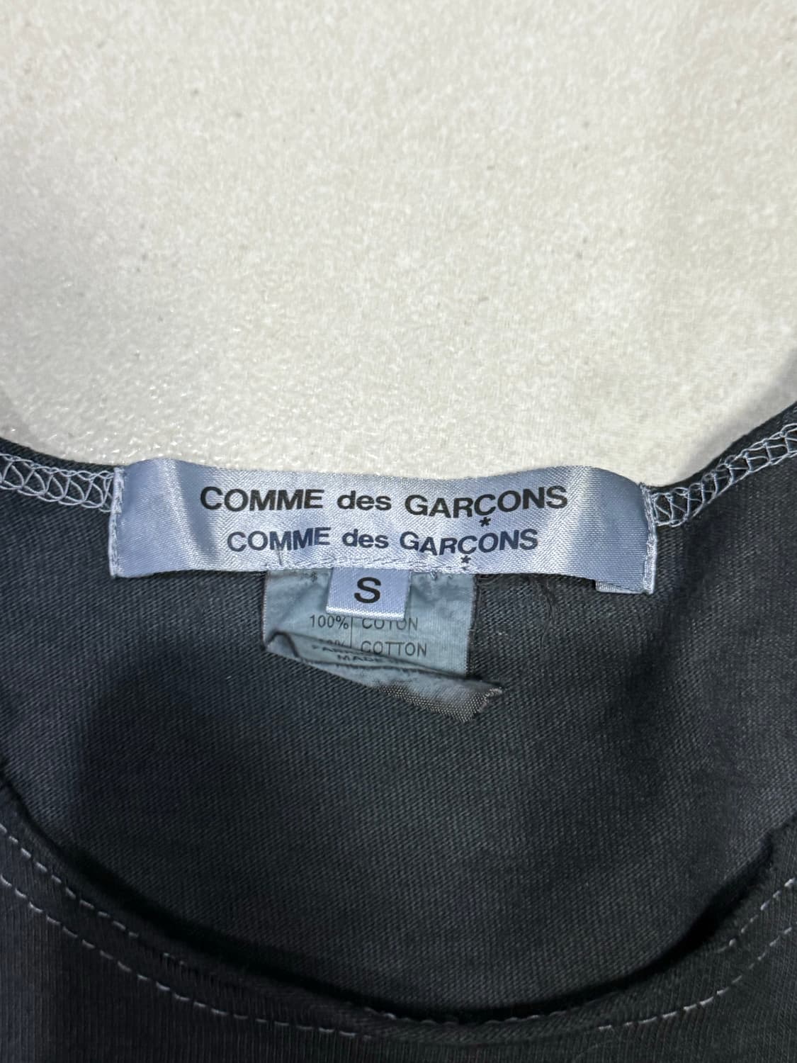 꼼데가르송 거미줄 크로쉐 망사 디테일 반팔 티셔츠 상품이미지3