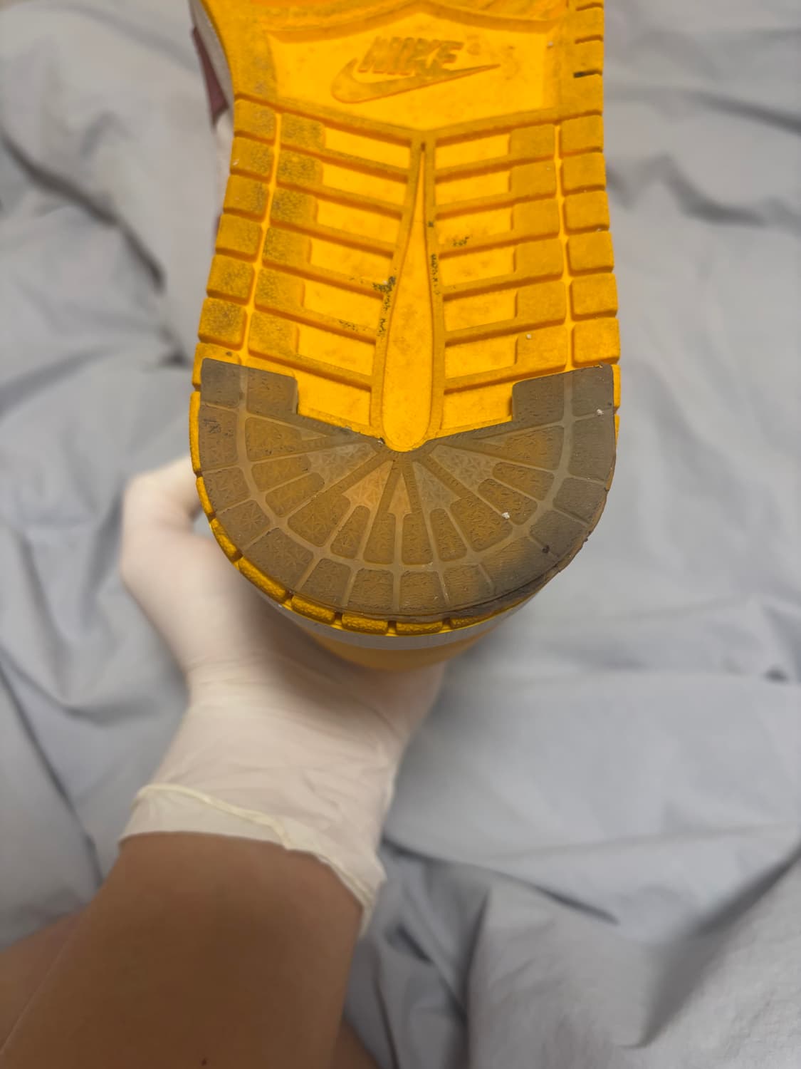 조던 1 레트로 하이 OG 유니버시티 골드 라이트 보르도 판매합니다!!! 상품이미지6