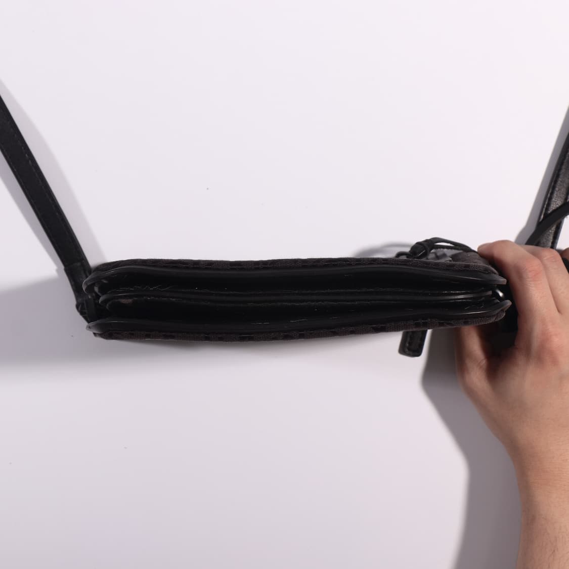 캘빈클라인 미니 크로스백 B358 상품이미지2