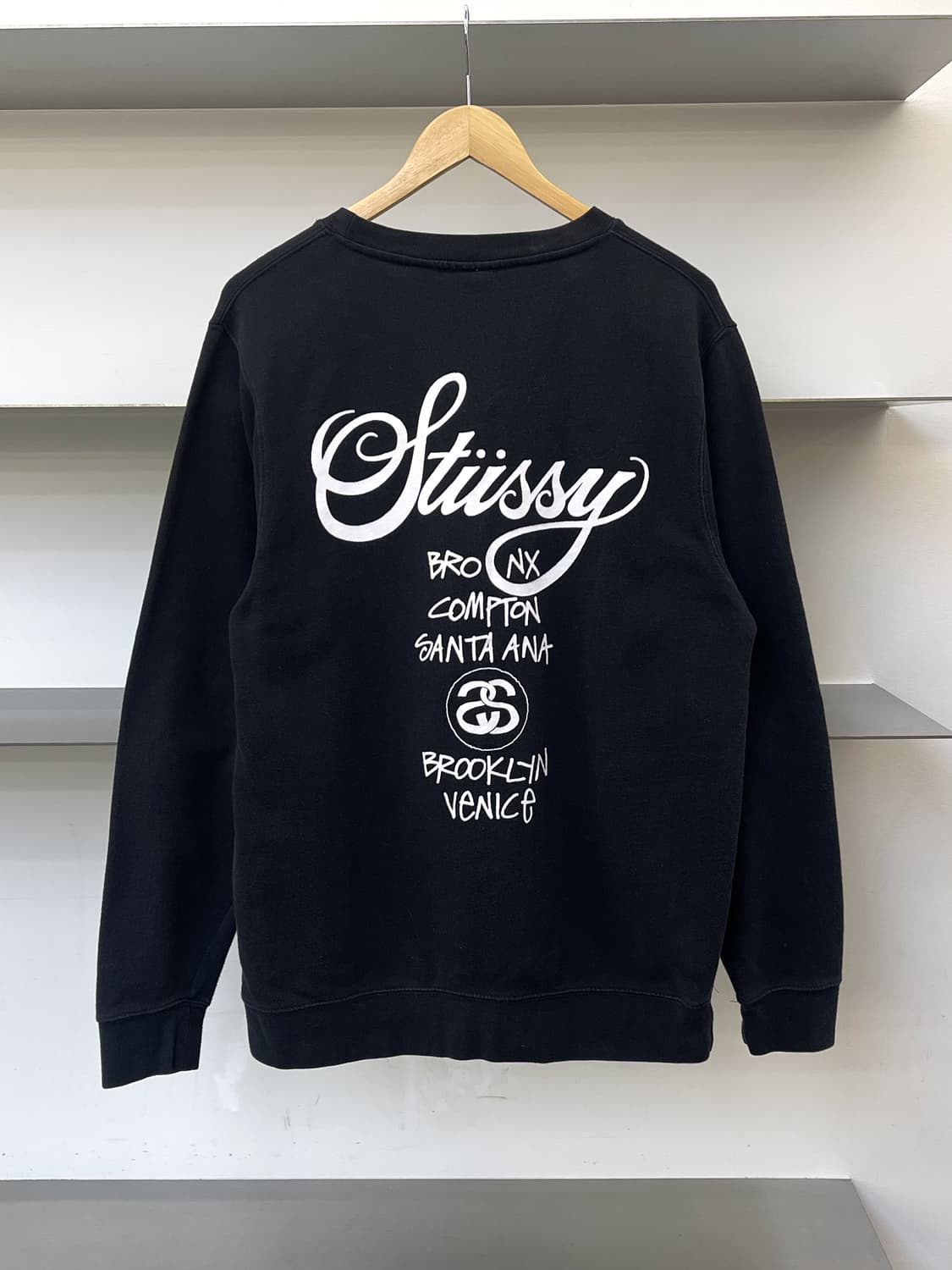 스투시 월드 투어 스탁 로고 크루넥 스웻셔츠 상품이미지3