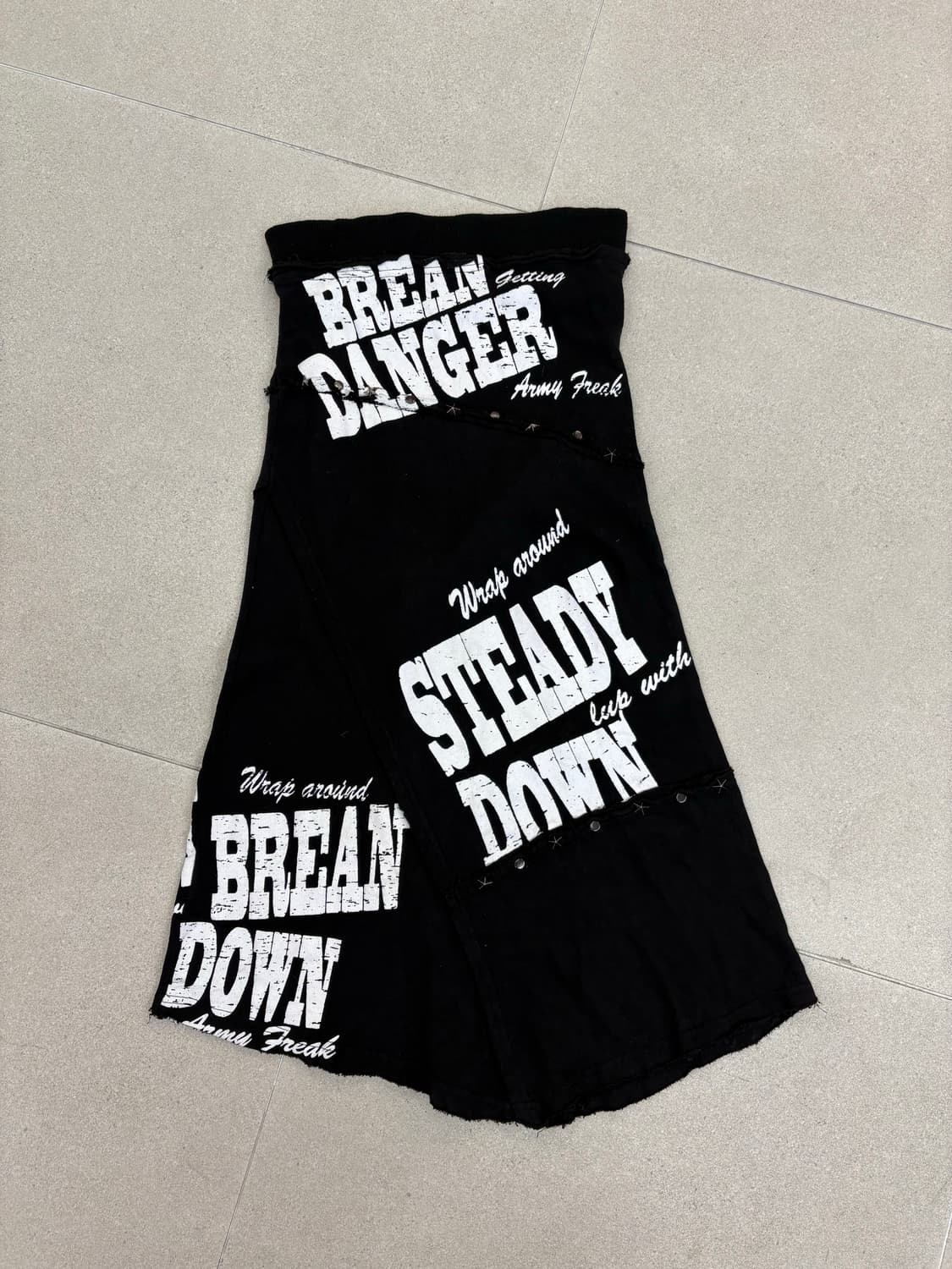 펑크 스터드 프린팅 롱스커트 상품이미지1