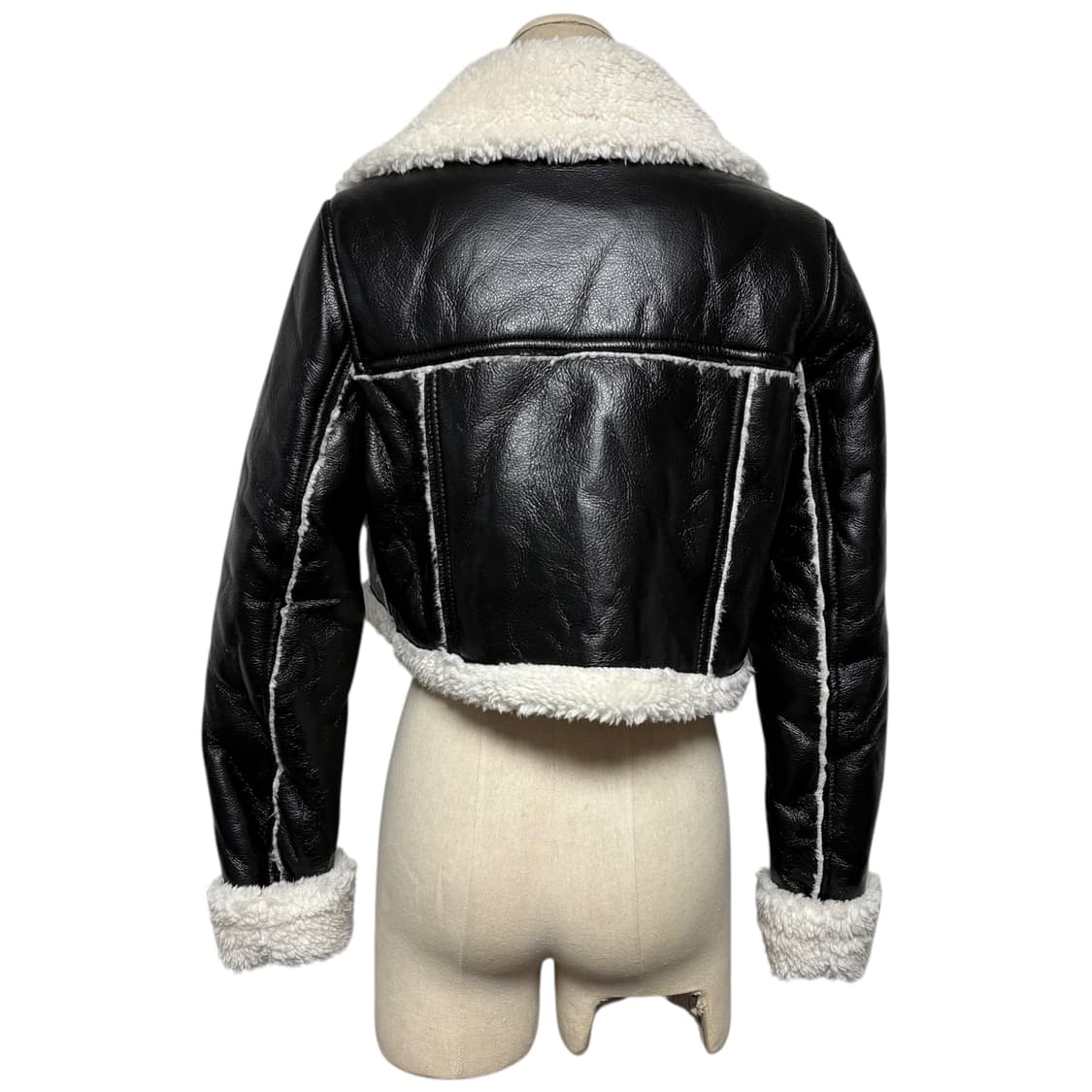 3751 블랙 안감퍼 크롭 무스탕 자켓 상품이미지3