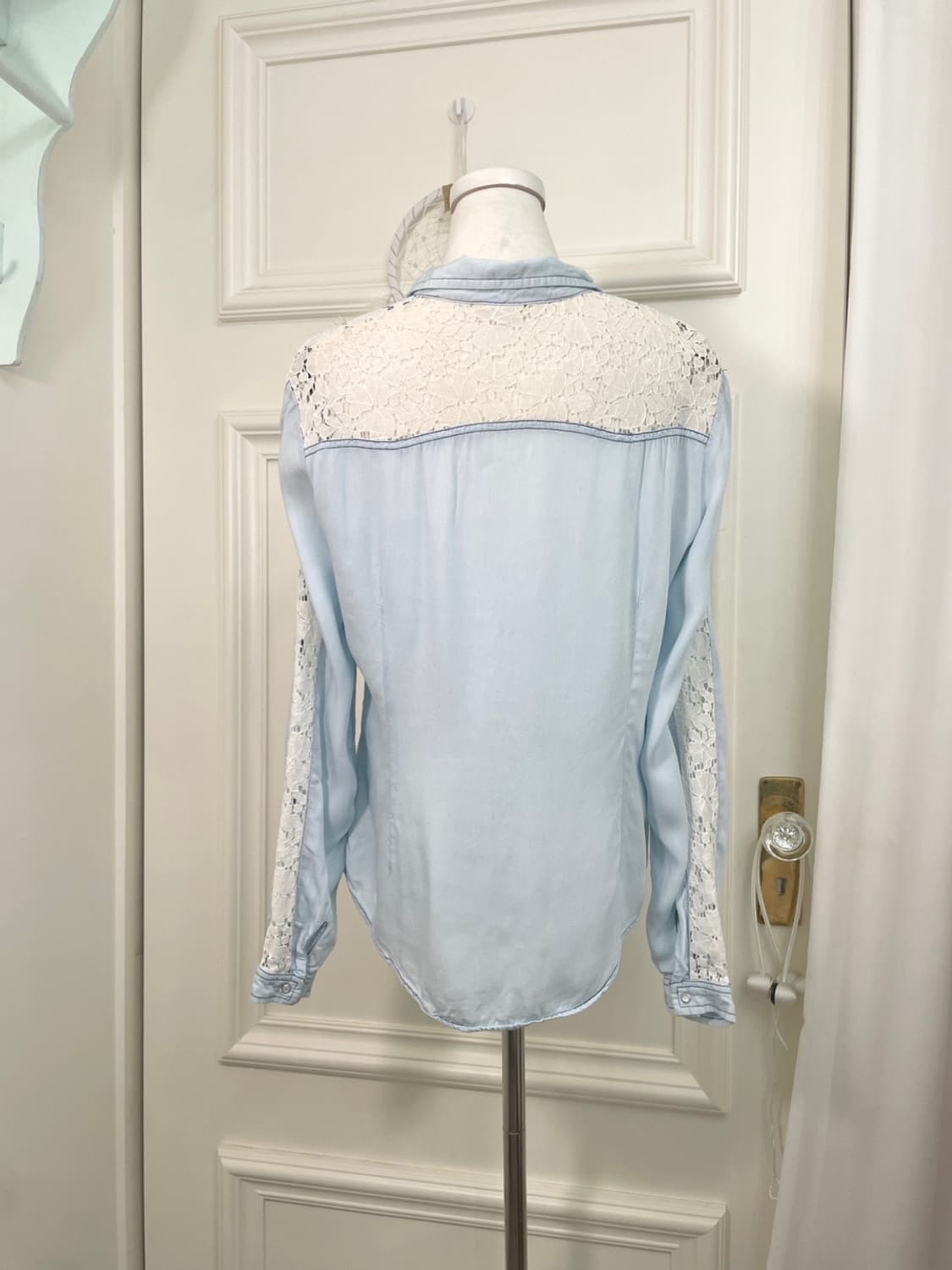 sky blue denim lace trim shirt 상품이미지3