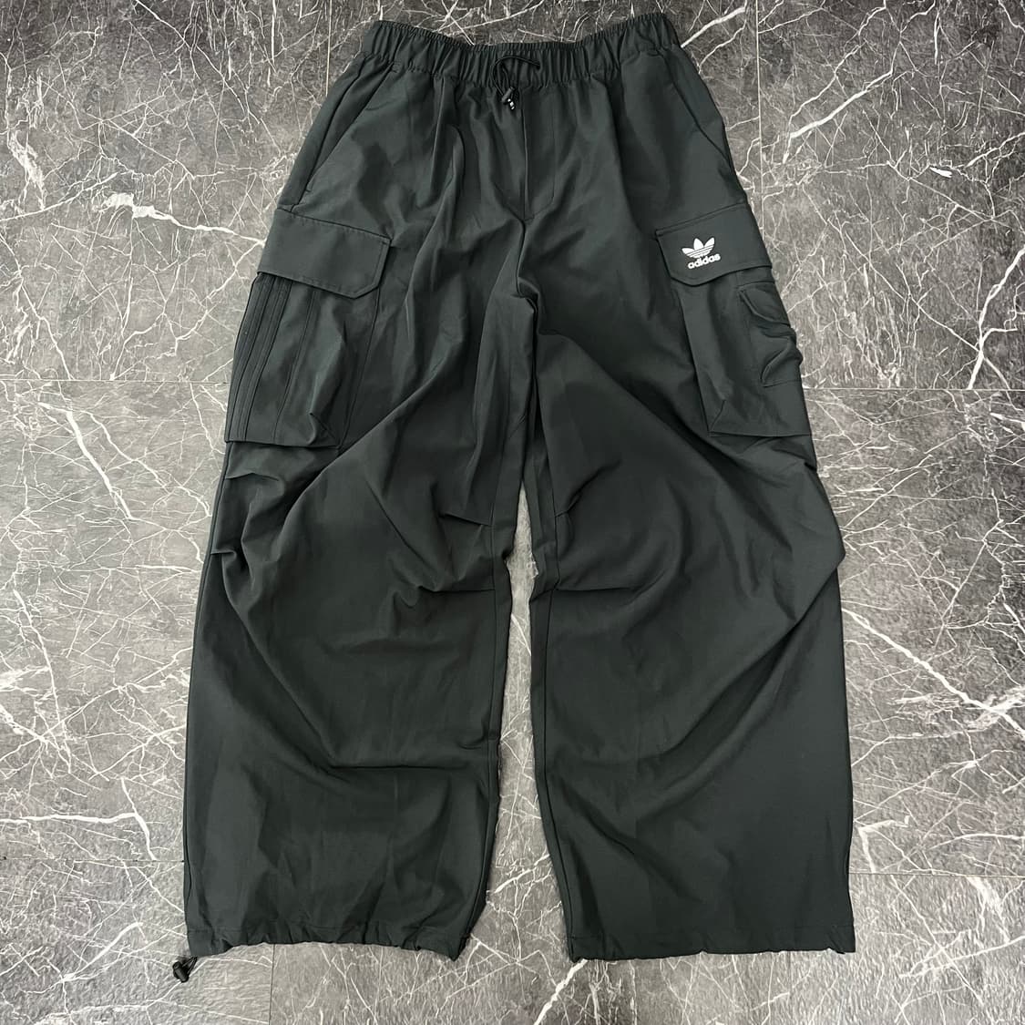 아디다스 블랙 카고 와이드 트랙 팬츠 상품이미지4