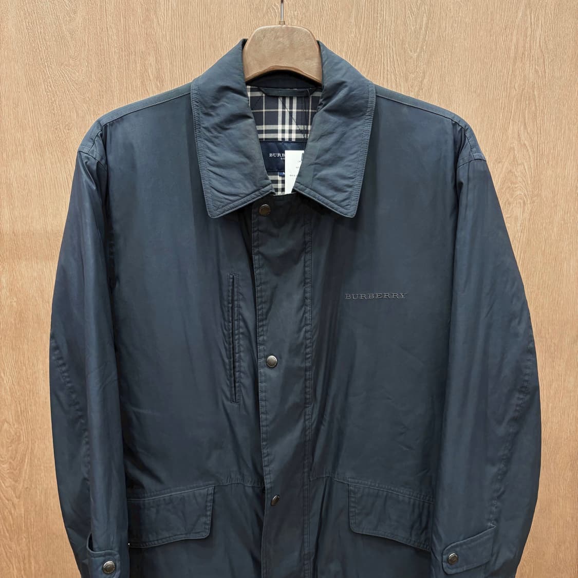 버버리 골프 하프 필드 자켓 싱글 브레스티드 스탠드 칼라 디테일 네이비 상품이미지4