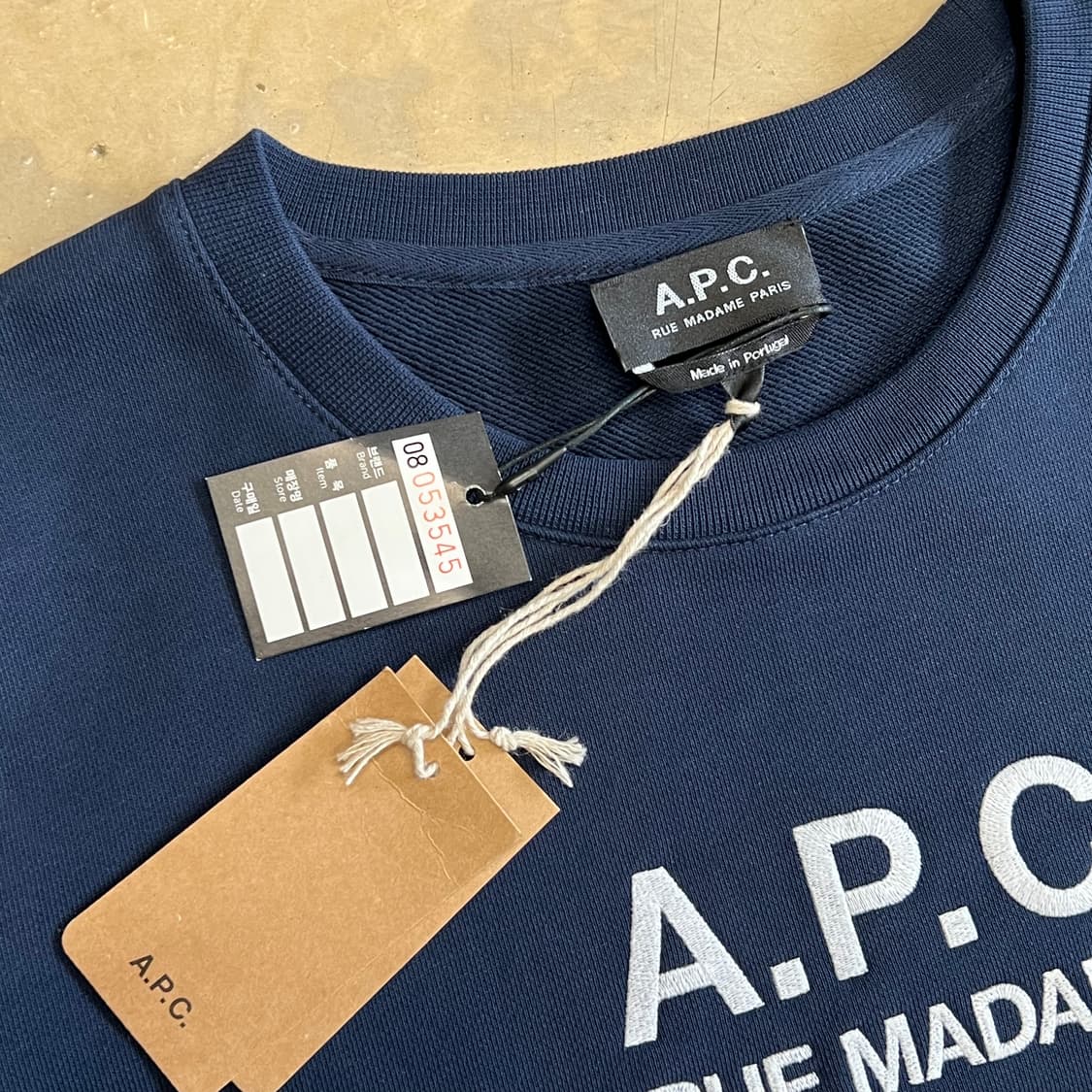 L 새상품 아페쎄 빅로고 네이비 맨투맨 상품이미지4