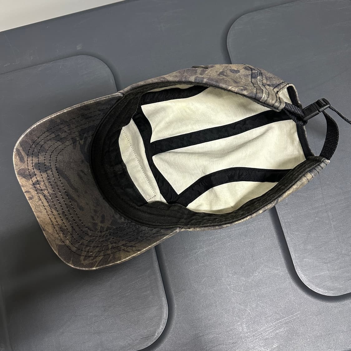 슈프림 밀리터리 캠프캡 블랙 프림1 카모 - 22SS 상품이미지4