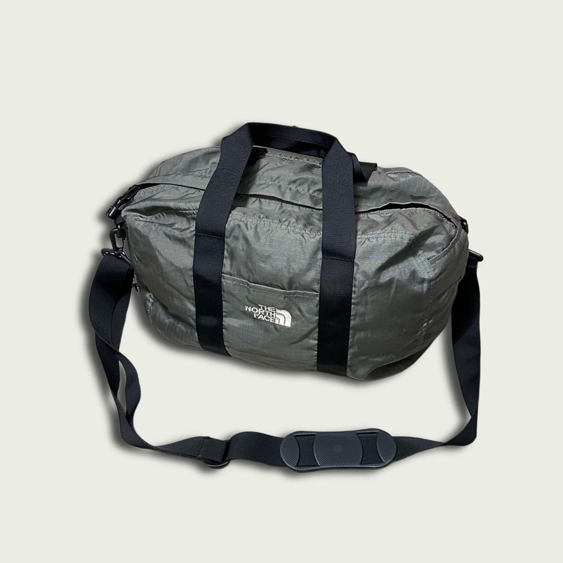 노스페이스 립스탑 나일론 그레이 더플백 상품이미지1