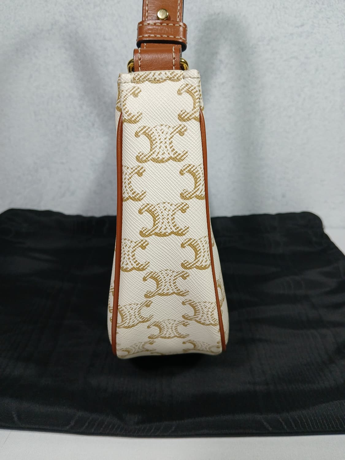 셀린느 트리오페 아바 호보백 193952BZJ 상품이미지4