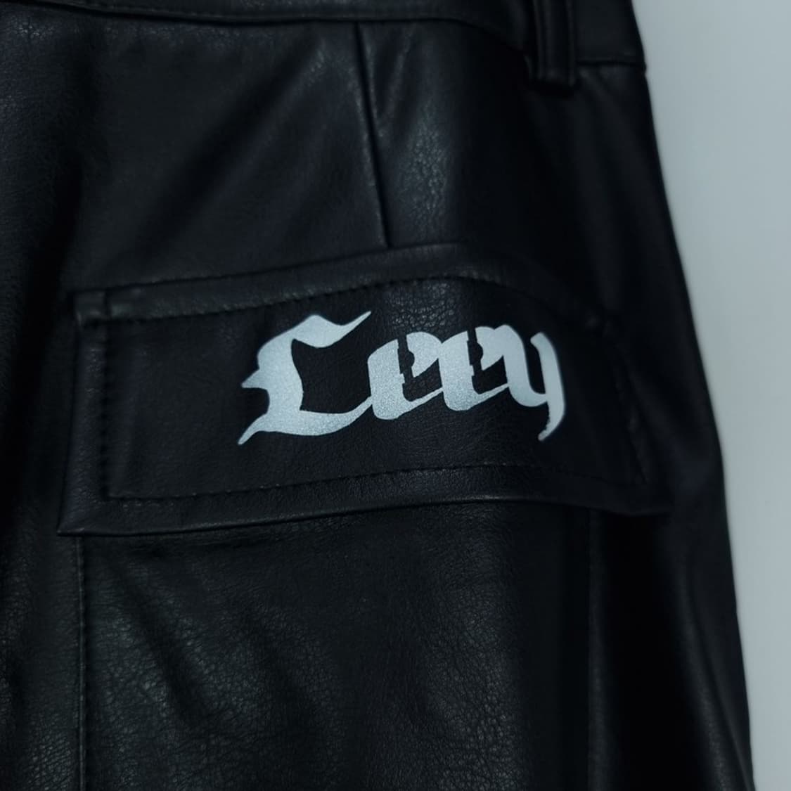 [엘이이와이] 몰티 포켓 와이드 레더 카고 팬츠 블랙 M17731 상품이미지6