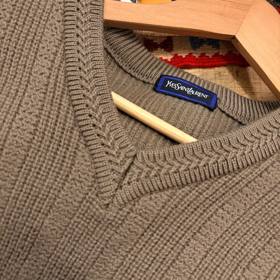 입생로랑 브이넥 울니트 상품이미지1