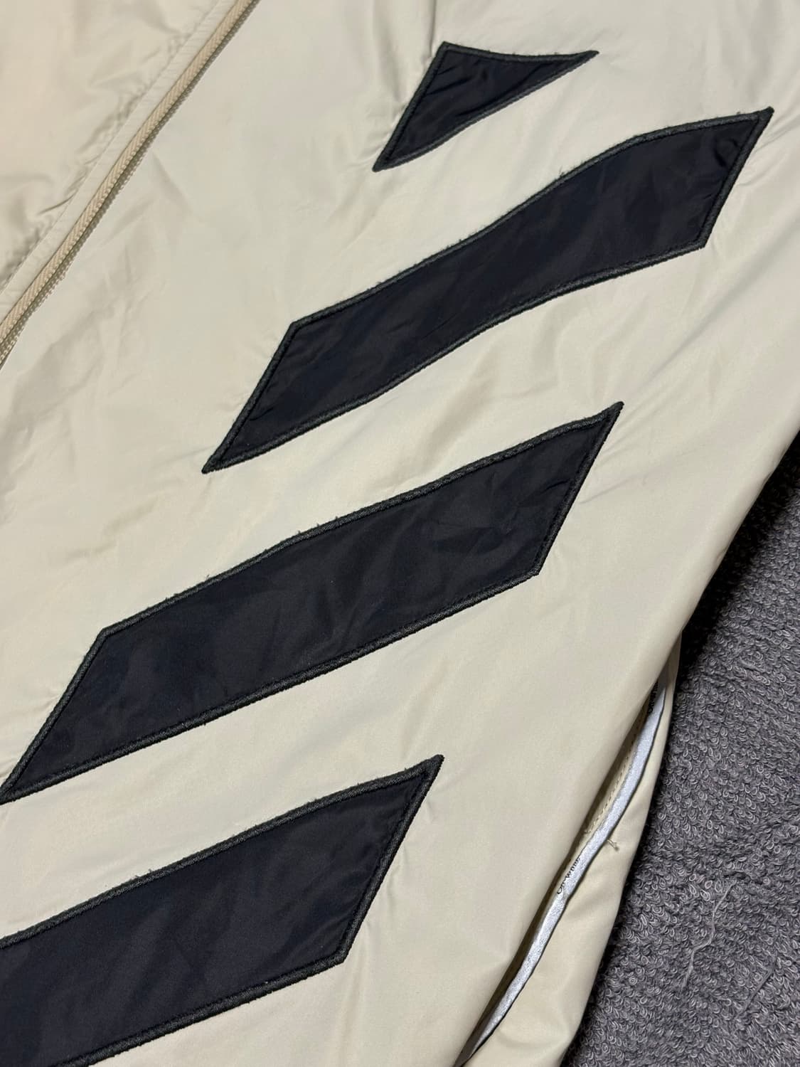 오프화이트 리플렉티브 트랙 자켓 상품이미지3