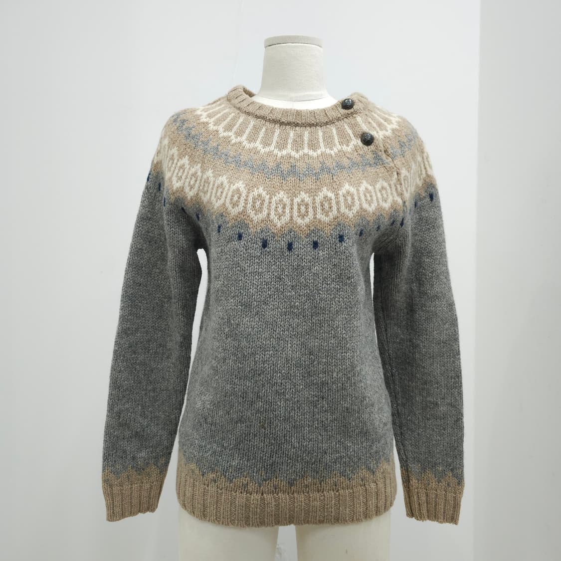 노르딕 울100% 숄더버튼 니트 스웨터 상품이미지1