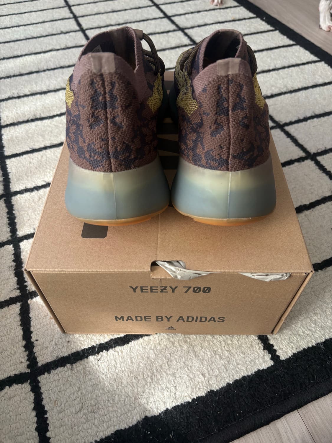 아디다스 이지 부스트 700 V3 290 상품이미지3