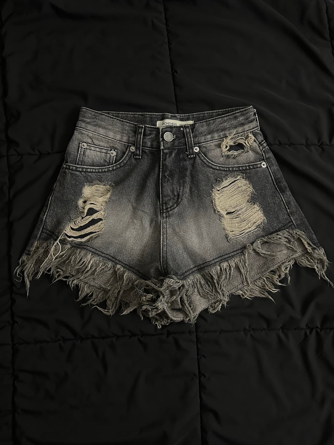 보헤미안서울 데미지 워싱 숏팬츠 상품이미지1