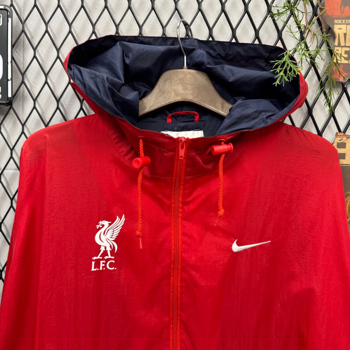 90s 나이키 올드스쿨 바람막이 전면 리버풀 FC 로고 포인트 레드 상품이미지3