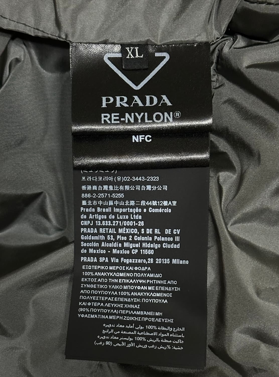 프라다 오버사이즈 리나일론 다운 패딩 XL(105-110) 상품이미지2