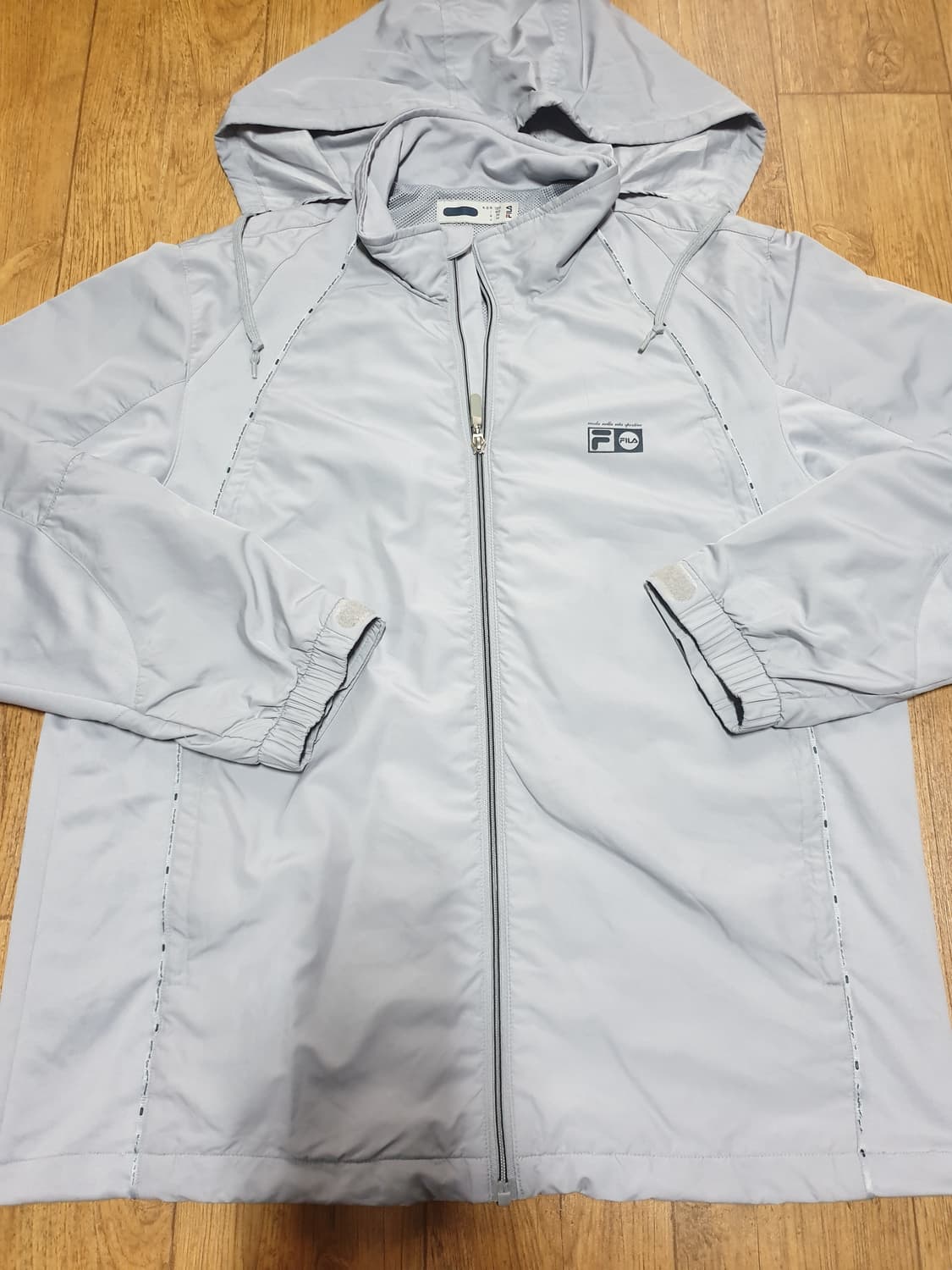 1052 휠라 운동복 바람막이 110 사이즈입니다 상품이미지2