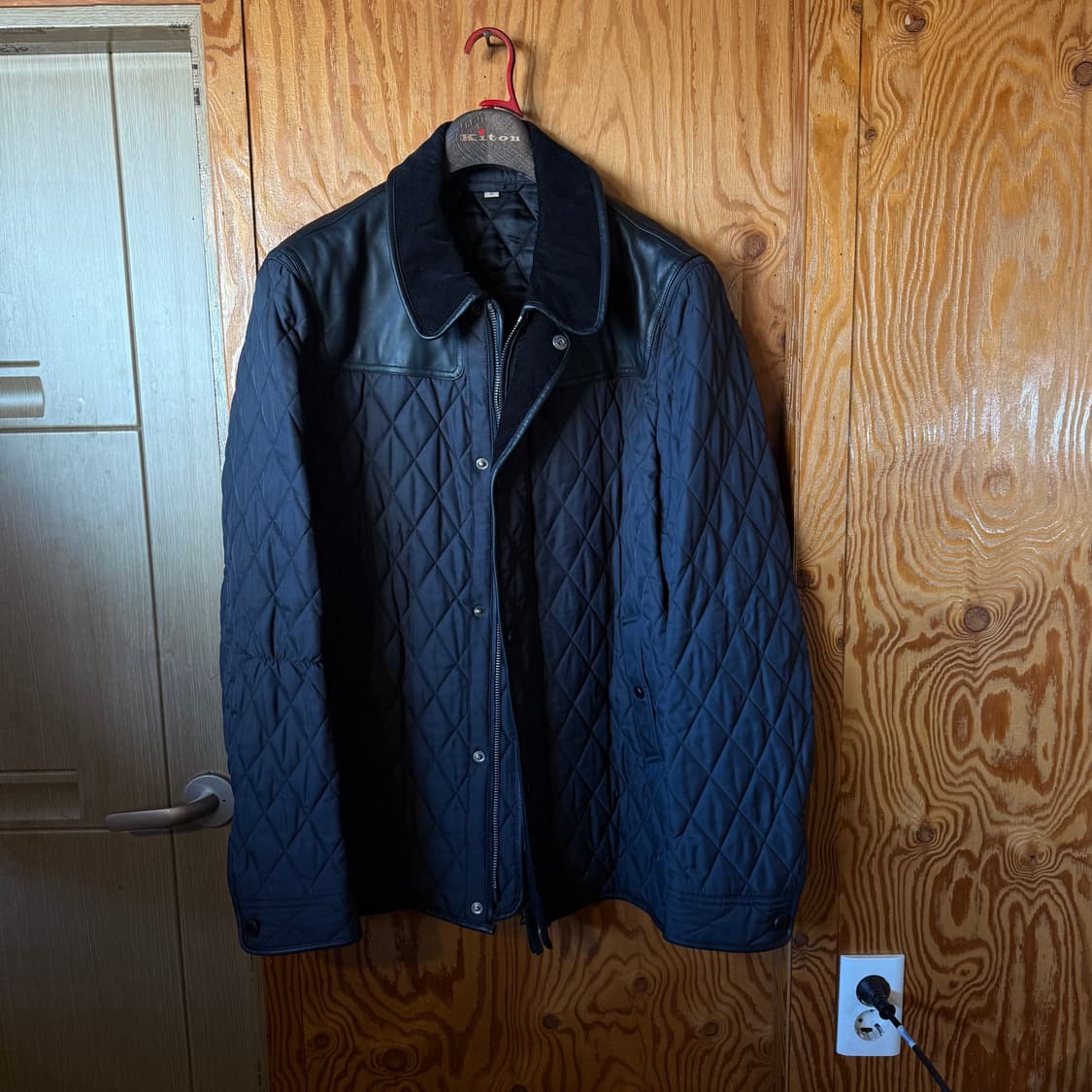 버버리 리건 퀼팅 자켓 판매 합니다. 상품이미지2