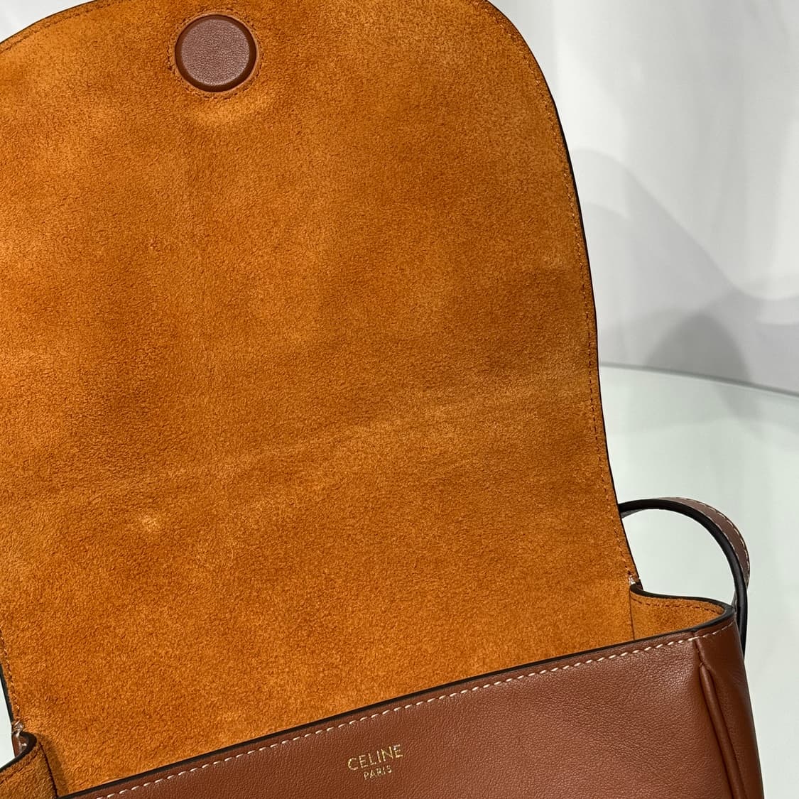 [정품] 셀린느 트리옹프 퀴르 폴코백 레더 브라운 상품이미지7