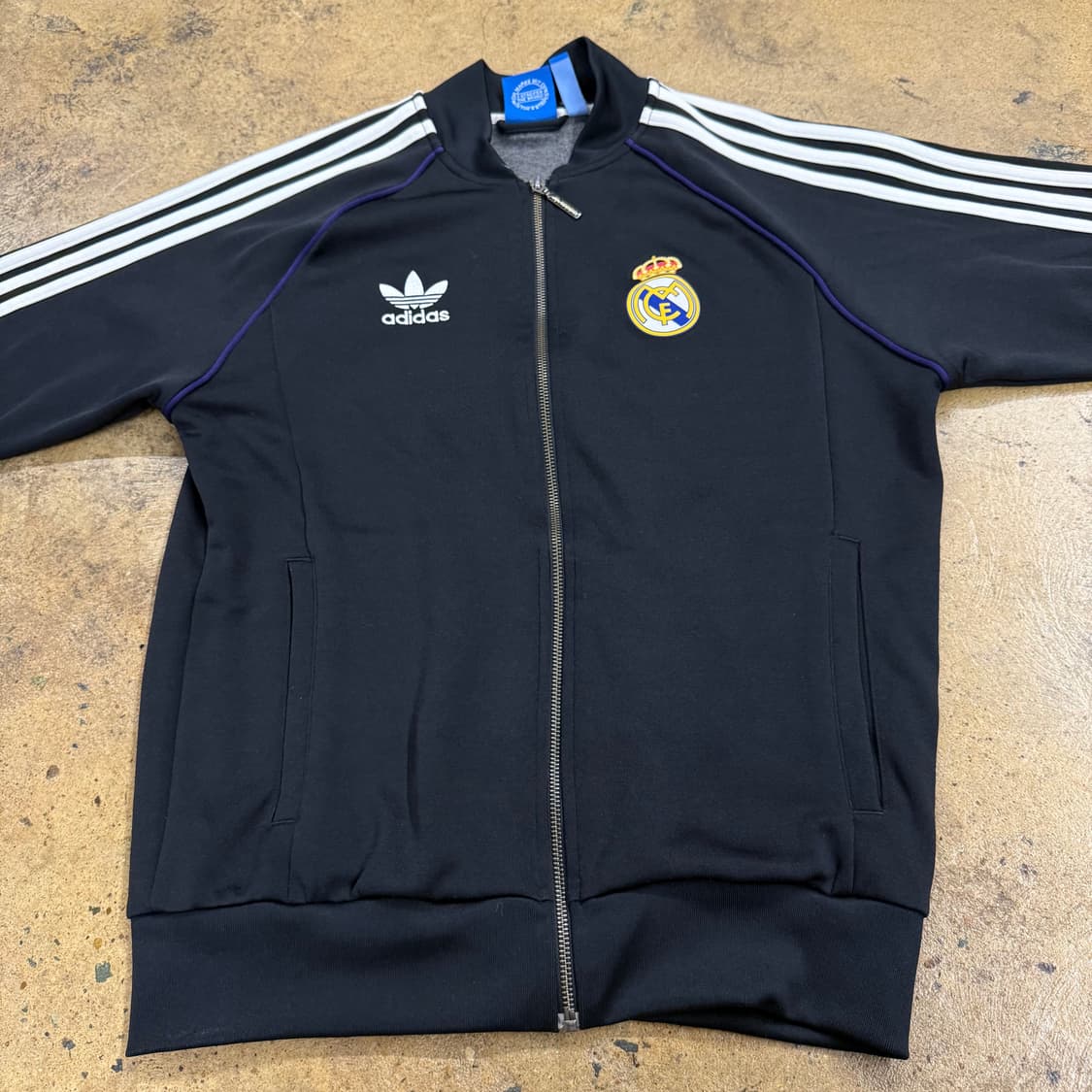 아디다스 레알 마드리드 블랙 오리지널 파이어버드 퍼플 디테일 져지 트랙탑 상품이미지3