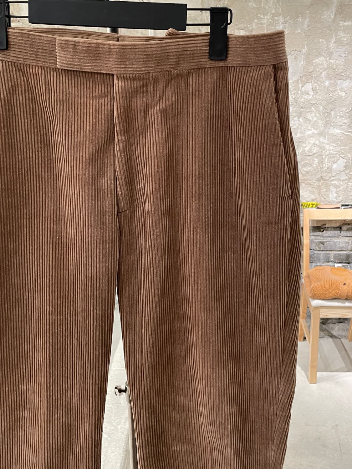 오라리 브라운 워시드 테이퍼드 코듀로이 팬츠 상품이미지3