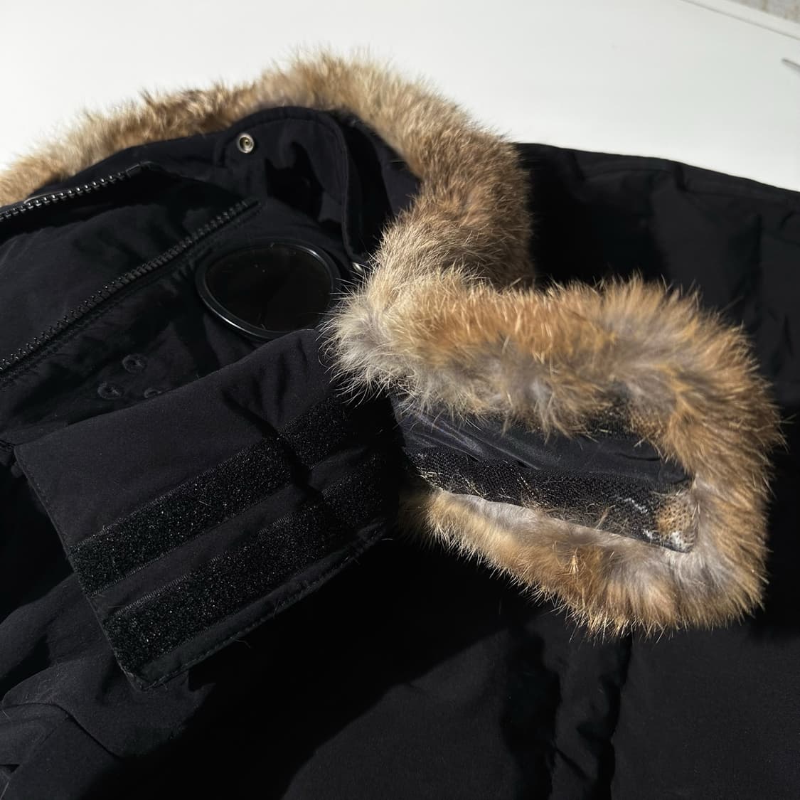 CP컴퍼니 노르지 고글 덕다운 패딩 블랙 상품이미지6