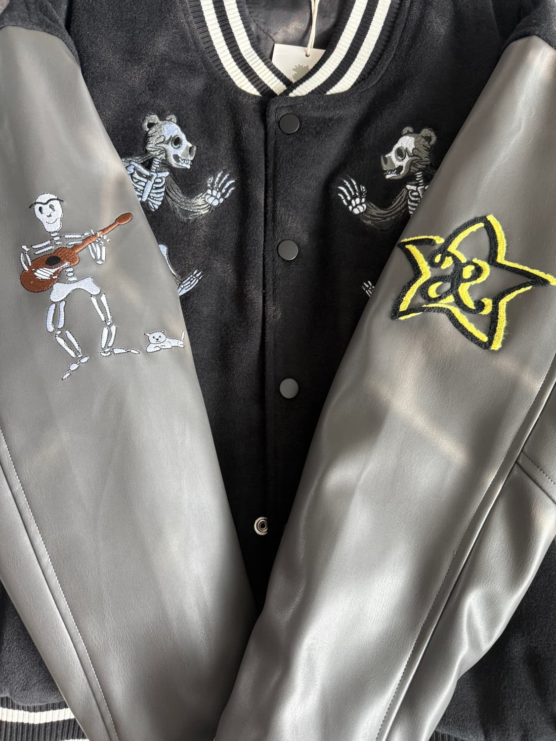 엑스톤즈 스타 젤리 베어 바시티 자켓 (BLACK) 상품이미지4