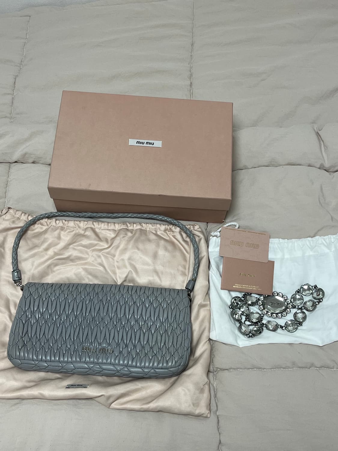 미우미우 마테라쎄 숄더 백 상품이미지2