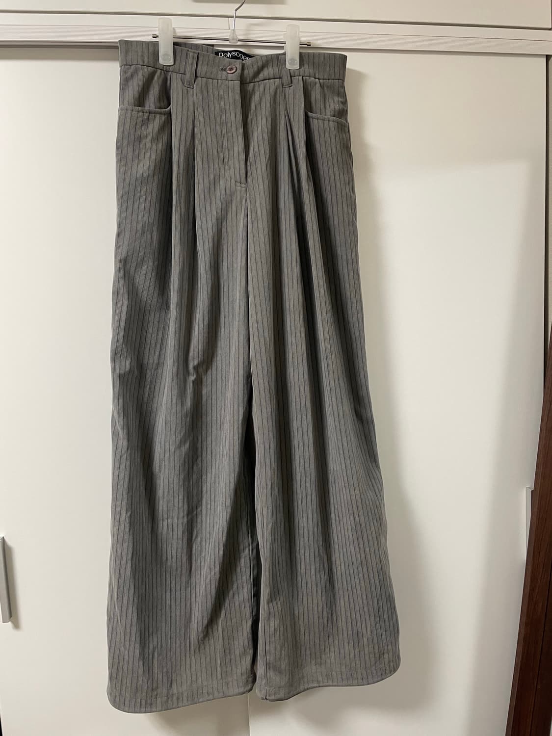 폴리수엠 스트라이프 오버사이즈 턱팬츠 그레이 상품이미지7