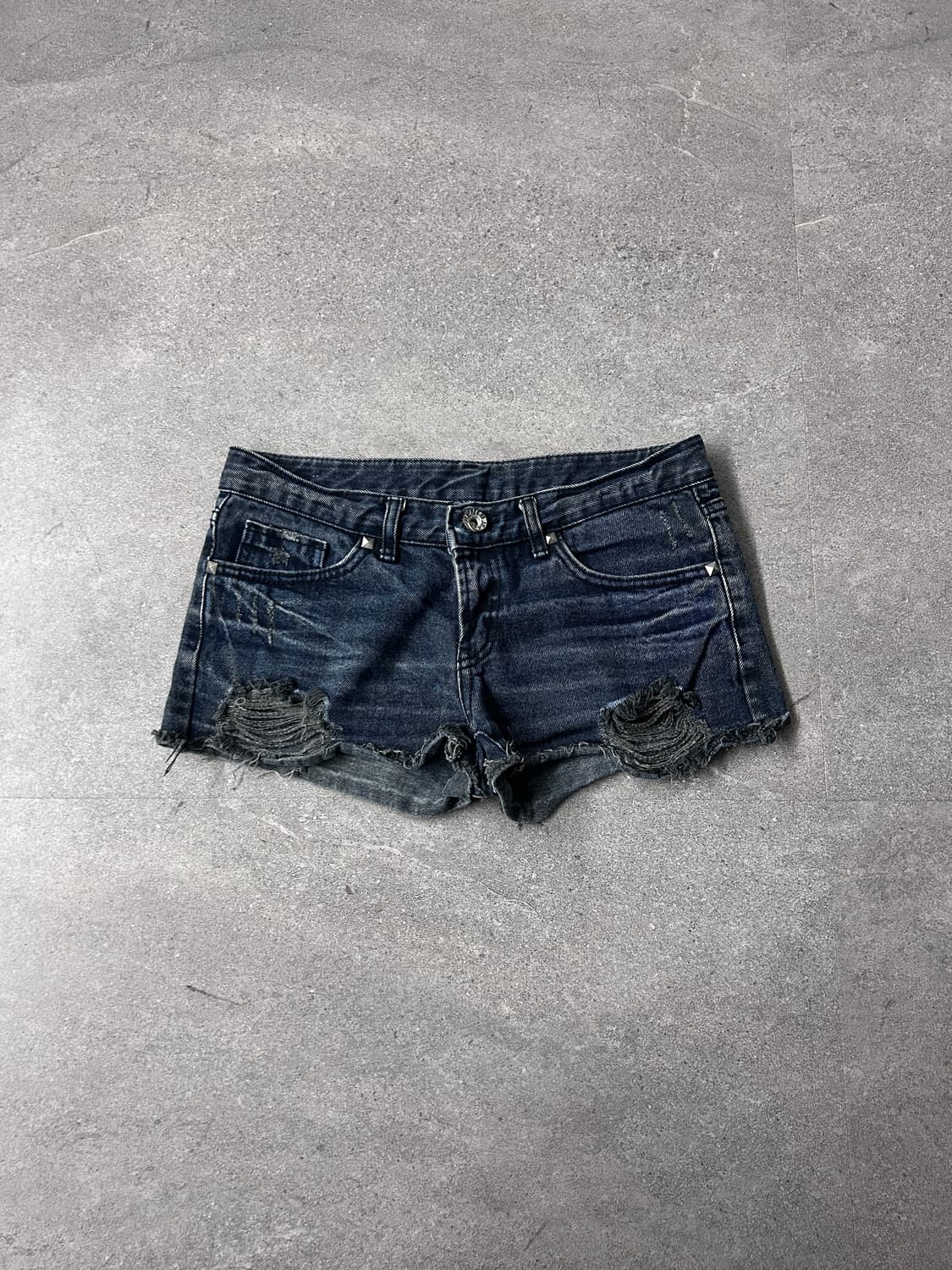 Studded Distressed Denim Shorts 상품이미지4