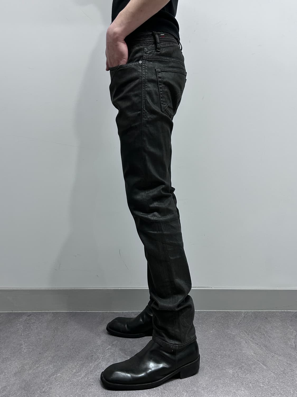 디젤 블랙 코팅 데님 팬츠 상품이미지2