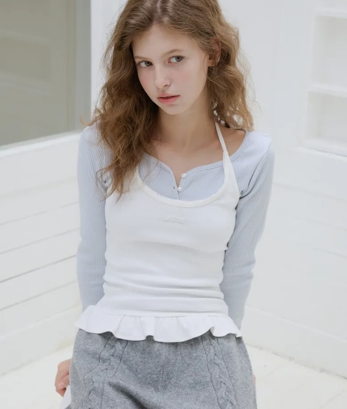 레터프롬문 프릴 홀터넥 탑 상품이미지1