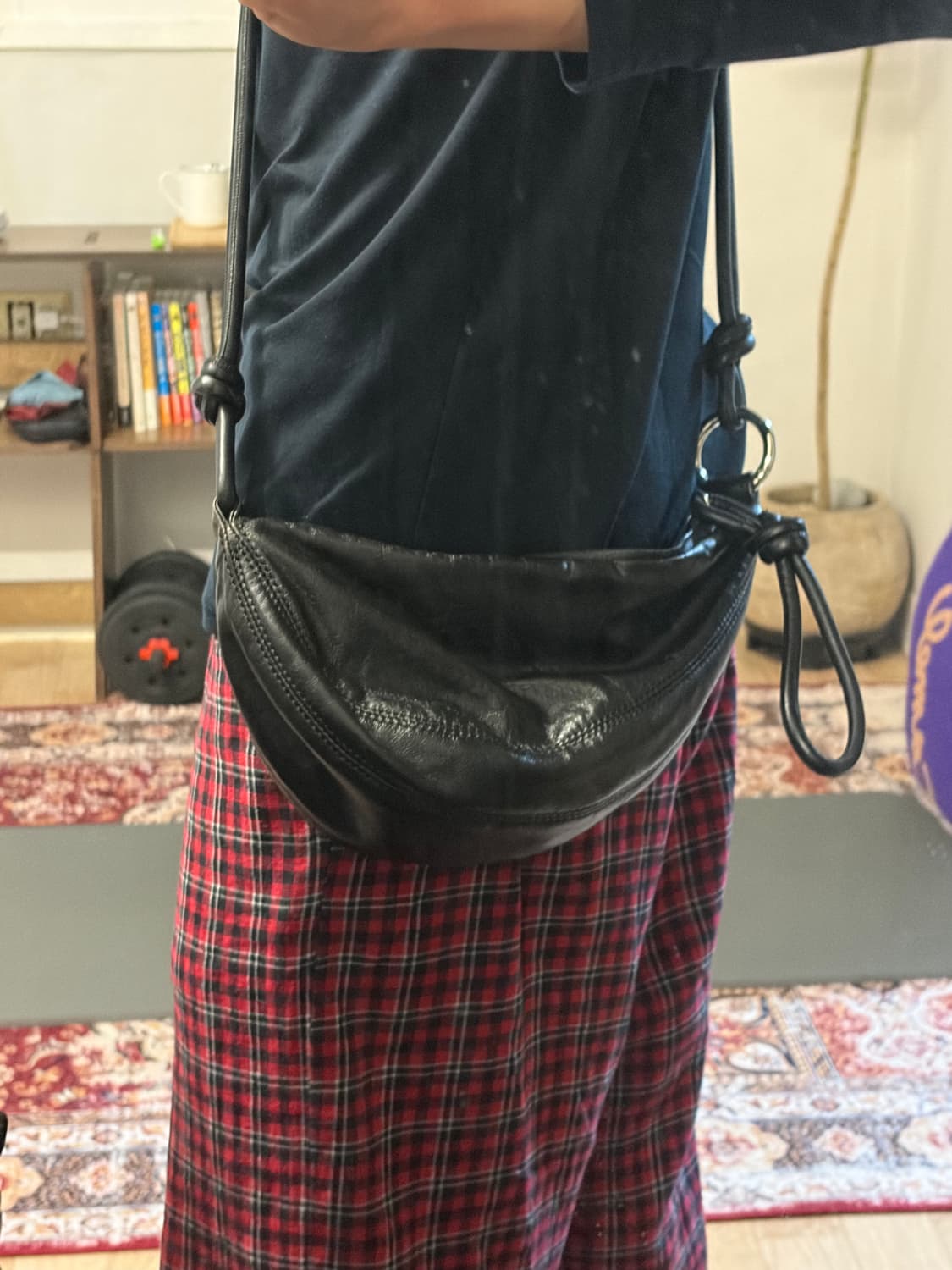 드리스 반 노튼 레더 크로스바디 백 블랙 상품이미지6