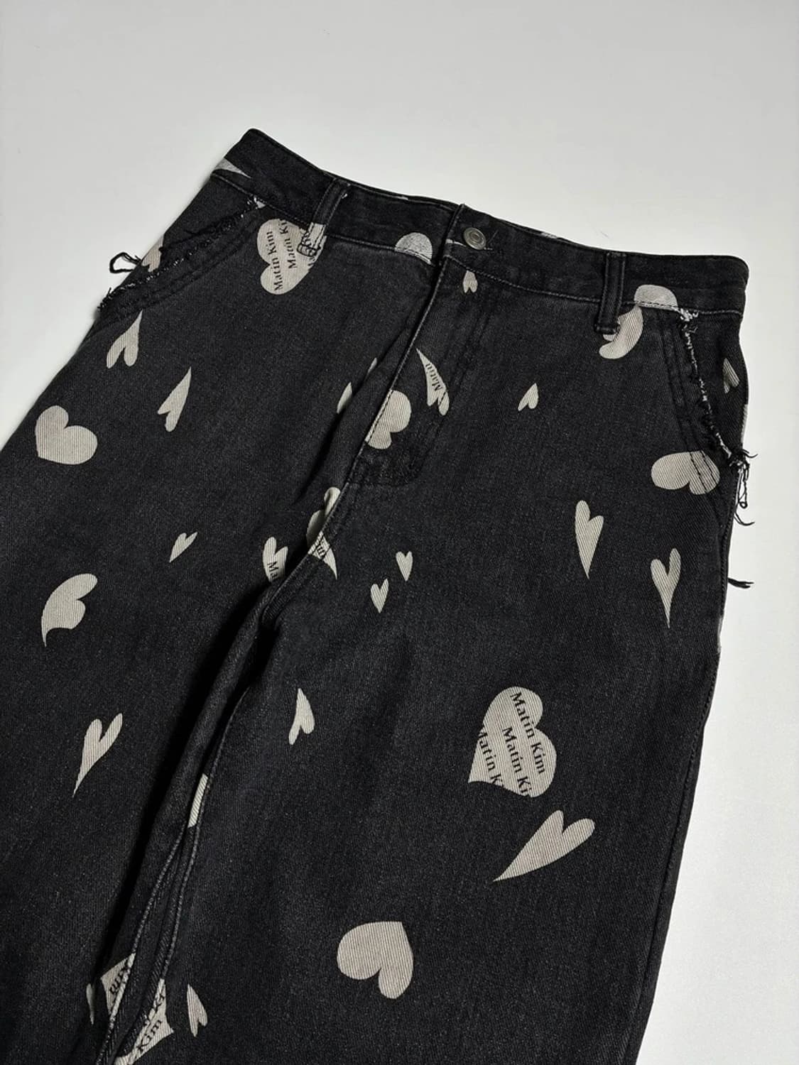 마뗑킴 21FW 하트 블랙 데님 팬츠 R1858 상품이미지2