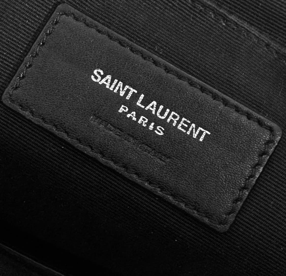 [OS] 생로랑 모노그램 레더 태블릿 홀더 파우치 클러치백 은장 블랙 상품이미지8