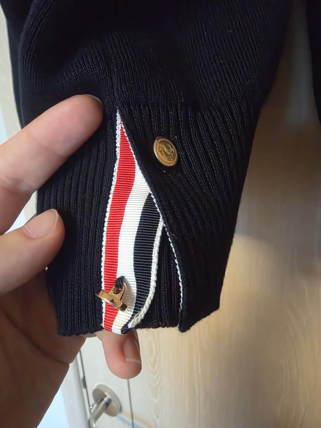 [25년식] 톰브라운 밀라노스티치 금장 니트 3사이즈 상품이미지4