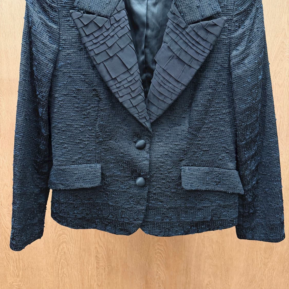 엠포리오 아르마니 긴팔 자켓 러플 레이어드 라펠 디테일 블랙 상품이미지5