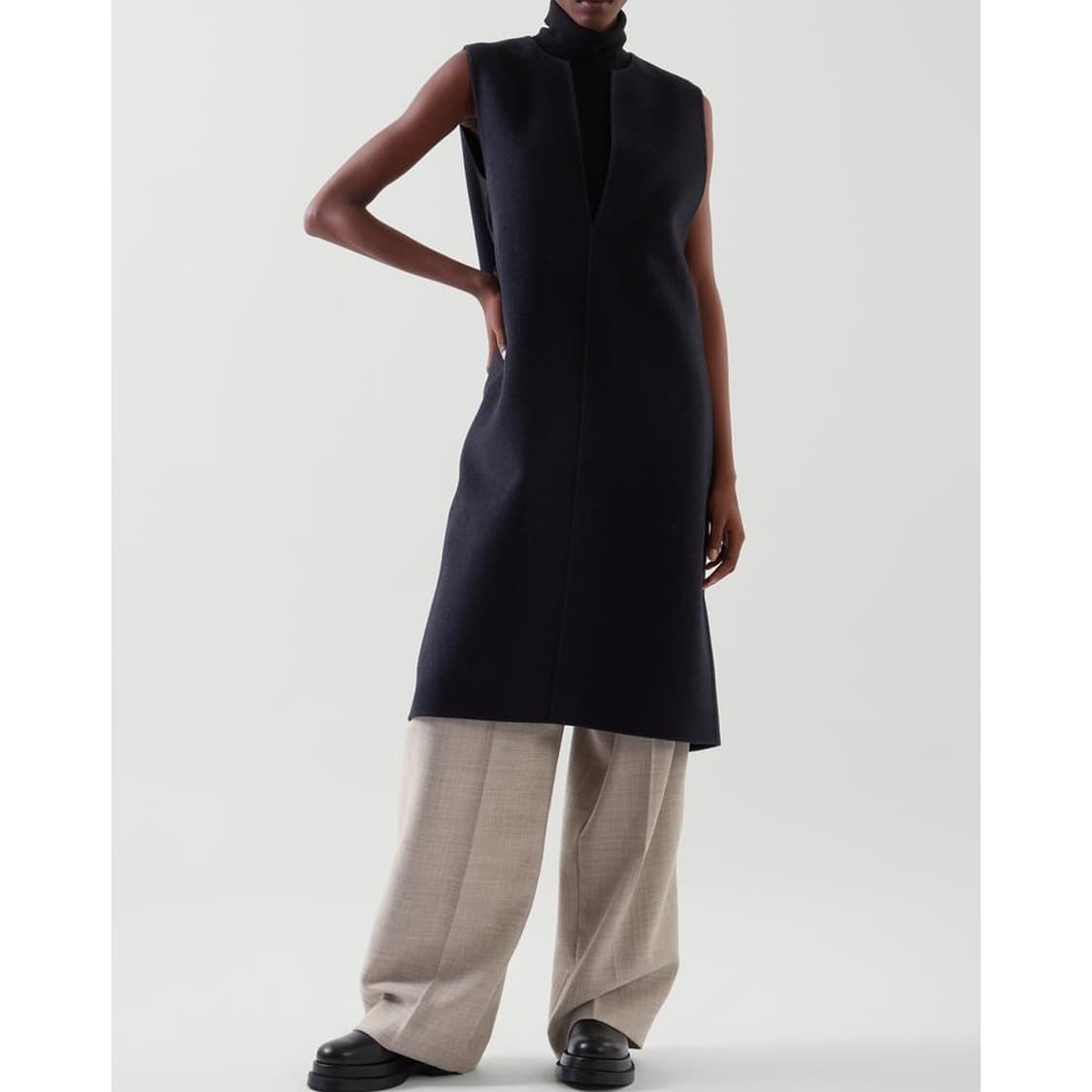 코스 COS 슬리브리스 브이넥 원피스 상품이미지2