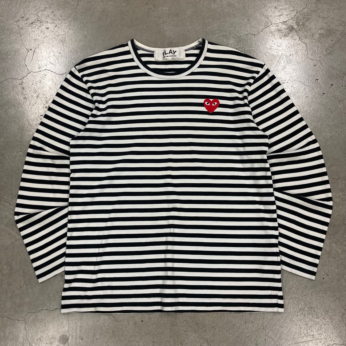 꼼데가르송 레드 하트 와펜 스트라이프 롱 슬리브 상품이미지1