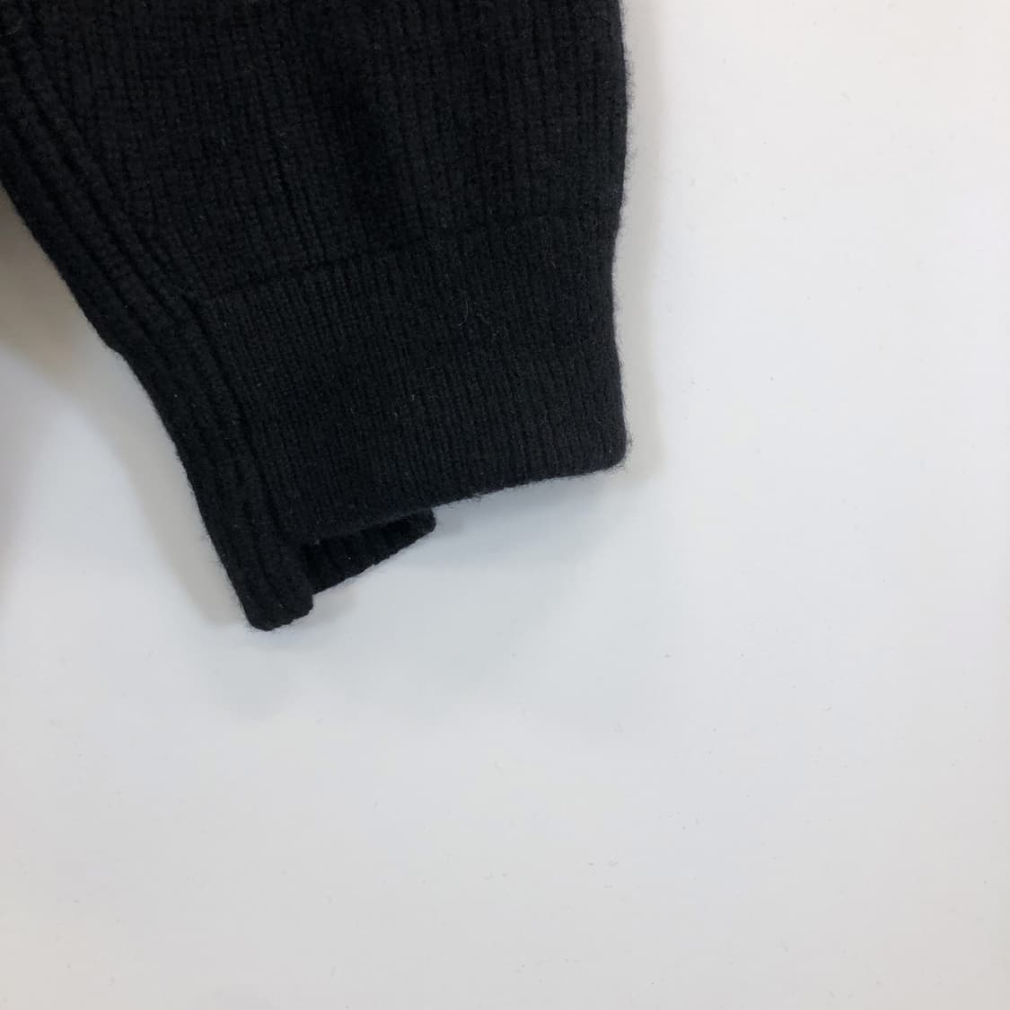 솔리드옴므 우영미 오버 블랙 니트가디건 50  상품이미지2