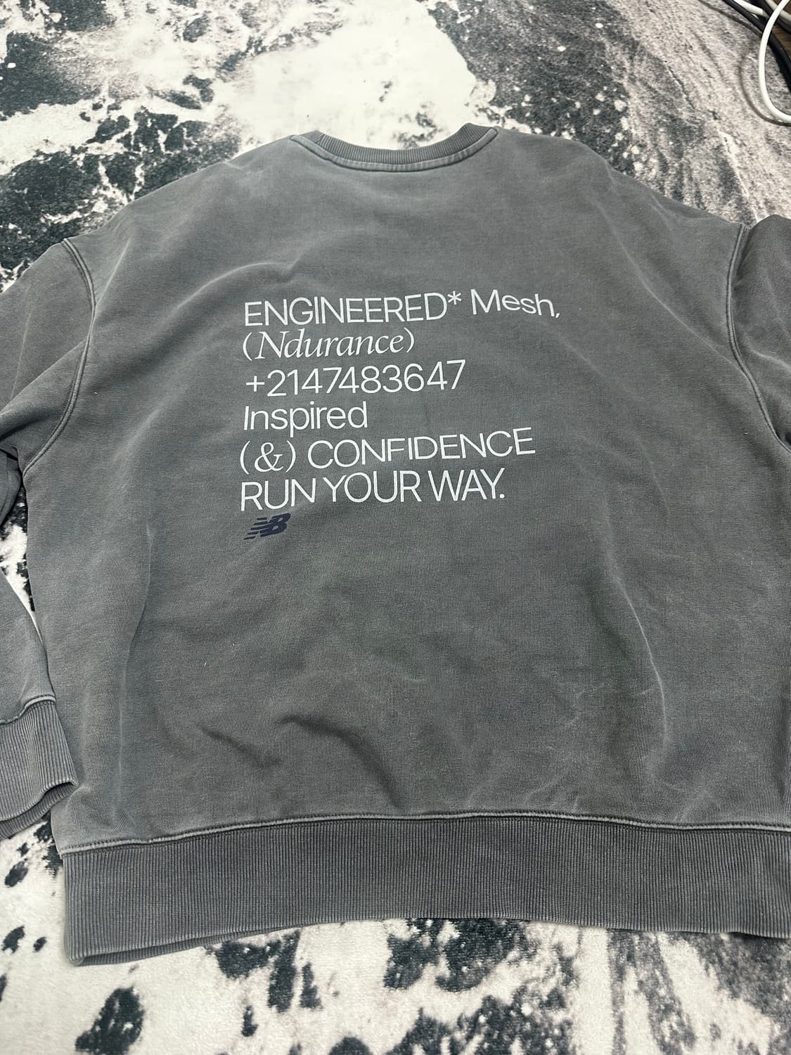 뉴발란스 워싱 논기모 맨투맨 상품이미지2