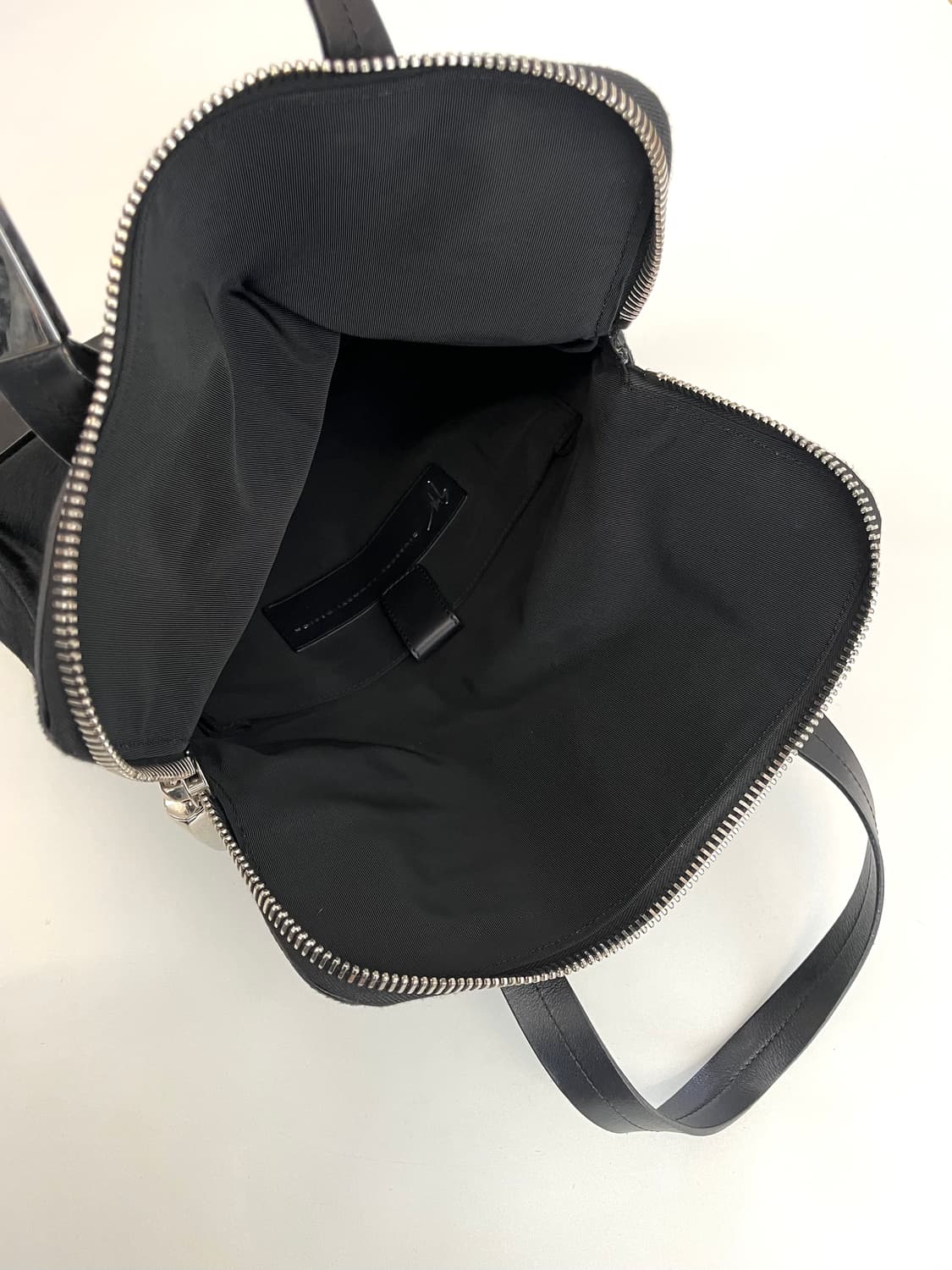 쥬세페 자노티 컬렉션 스터드 송치 레더백 상품이미지8