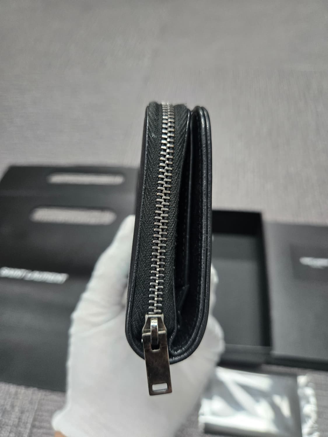 [특가][정품] 입생로랑 지퍼어라운드 반지갑 상품이미지3