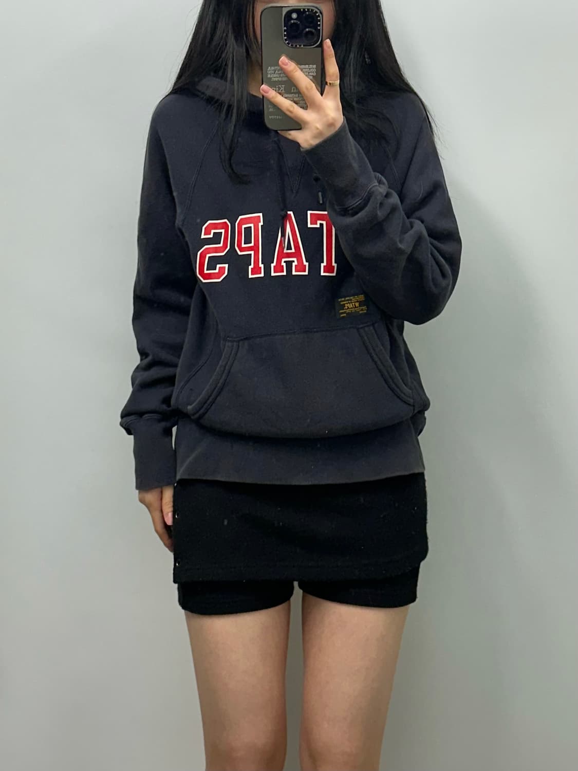 더블탭스 스펠아웃 블랙 후드티 상품이미지1