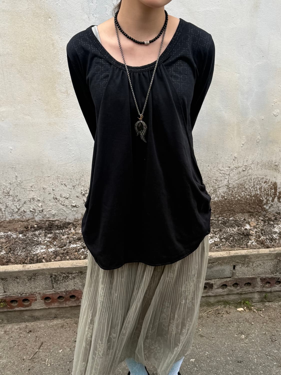 ARENA 시스루 도트 패턴 셔링 티 상품이미지2